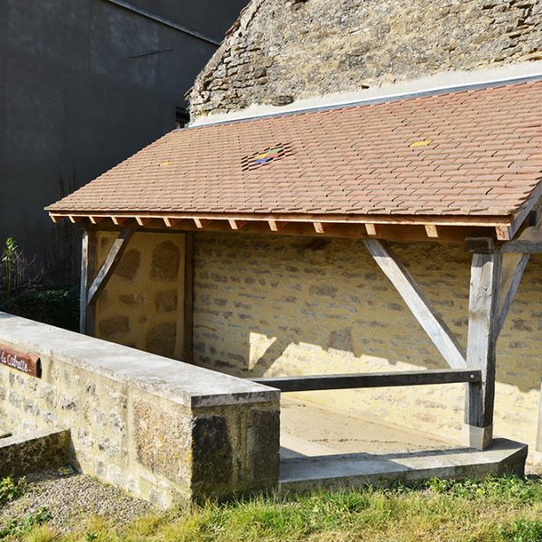 autre vue de la toiture du lavoir de Villiers par les Charpentiers montbardois à Montbard