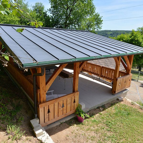 toiture en zinc réalisée par les Charpentiers montbardois à Montbard